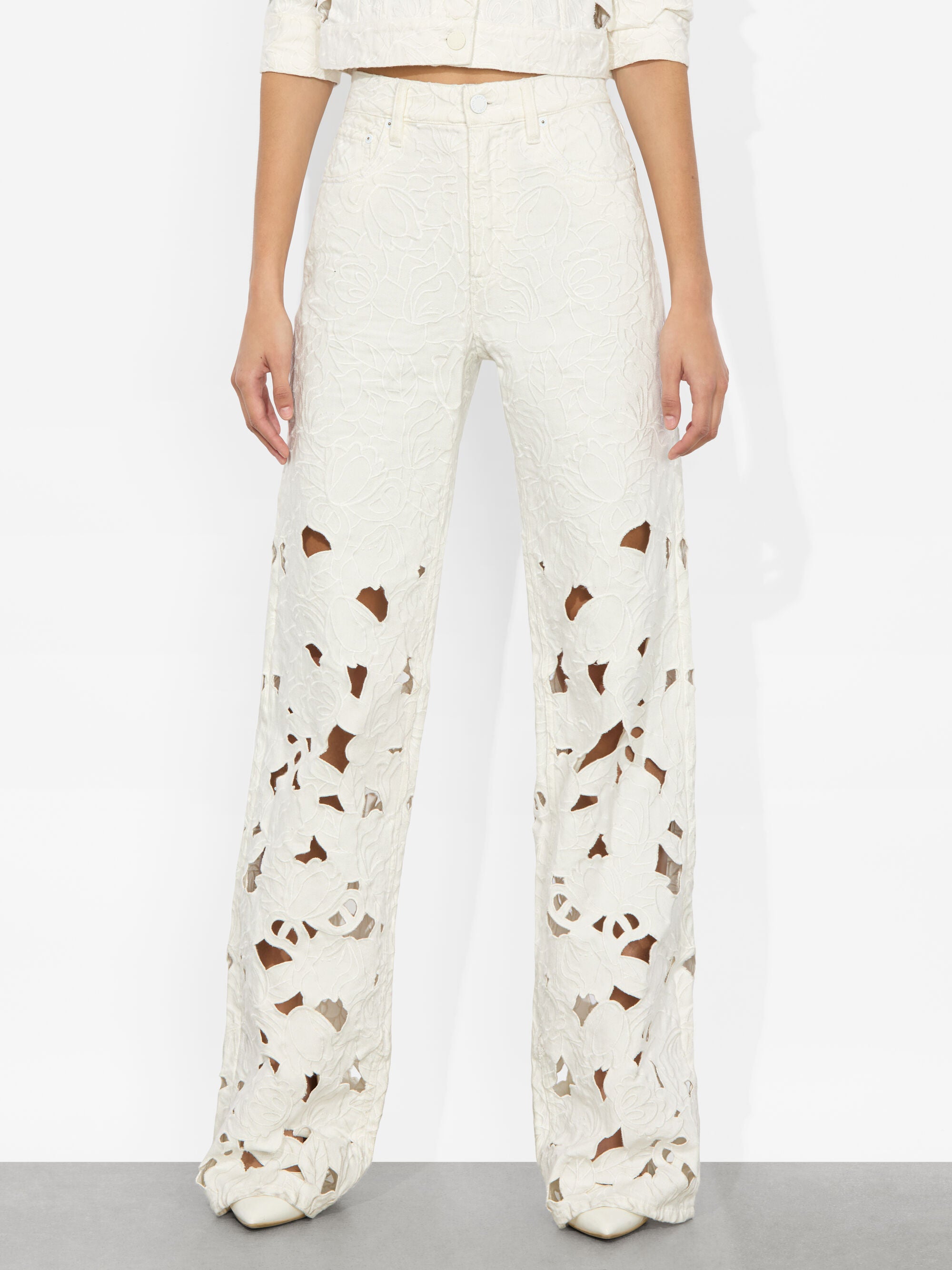 ALICE + OLIVIA EMBR EYELET JEANS - BEYMEN